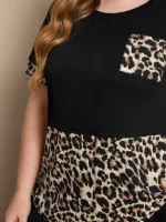 Conjunto Feminino Plus Size Leopardo, camiseta com estampa de leopardo e calças ajustadas, cor preta. Confortável e moderno para o dia a dia.