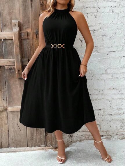 Vestido Plus Size Amanda Modelo frente-única, em poliéster, cinto ajustável. Caimento fluido e elegante para ocasiões casuais e sofisticadas.