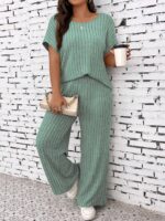 Conjunto Feminino Plus Size Giulia, blusa com manga morcego e calças ajustadas, em roxo, confortável e estiloso para qualquer ocasião.