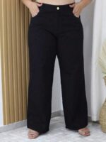 Calça Jeans Feminina Plus Size Vanessa, lavagem escura, perna larga, cintura natural, jeans 100% algodão. Prática e essencial para o dia a dia.