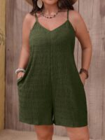 Macaquinho Plus Size Elaine, com alças finas, perna larga, e bolsos. Versátil, moderno e confortável, ideal para dias quentes.