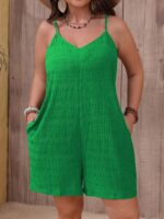 Macaquinho Plus Size Elaine, com alças finas, perna larga, e bolsos. Versátil, moderno e confortável, ideal para dias quentes.
