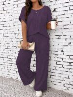 Conjunto Feminino Plus Size Giulia, blusa com manga morcego e calças ajustadas, em roxo, confortável e estiloso para qualquer ocasião.