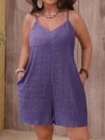 Macaquinho Plus Size Elaine, com alças finas, perna larga, e bolsos. Versátil, moderno e confortável, ideal para dias quentes.