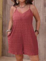 Macaquinho Plus Size Elaine, com alças finas, perna larga, e bolsos. Versátil, moderno e confortável, ideal para dias quentes.