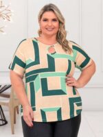 Blusa Plus Size Cecília com estampa geométrica multicolorida, manga morcego, decote gota, detalhes vazados. Moderna, confortável e versátil.