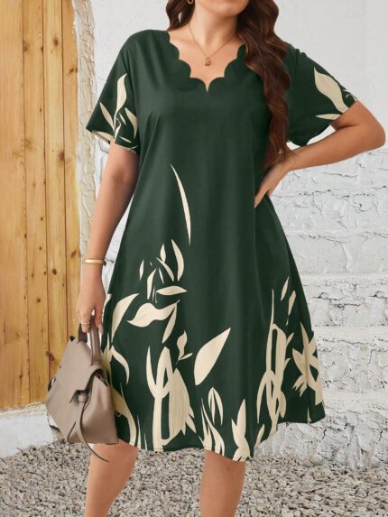 Vestido Plus Size Alice Túnica casual com estampa floral, decote V e ajuste regular. Moderno e confortável para ocasiões casuais.