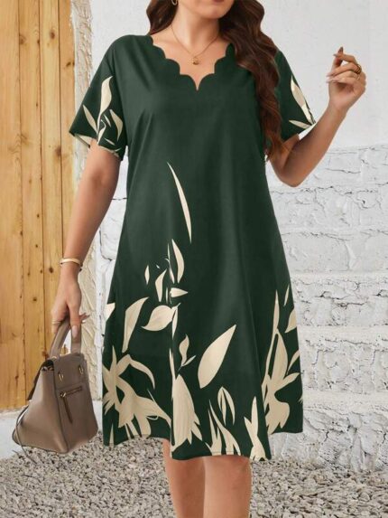 Vestido Plus Size Alice Túnica casual com estampa floral, decote V e ajuste regular. Moderno e confortável para ocasiões casuais.