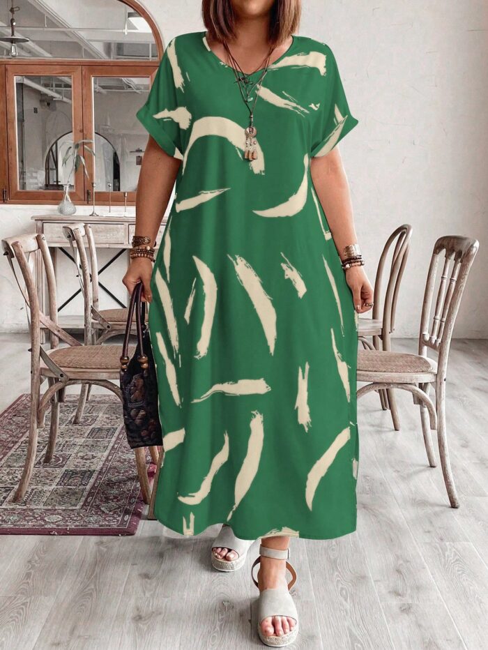 Vestido Plus Size Bruna Casual, estampa em blocos de cores, decote V, mangas morcego. Confortável e estiloso para diversas ocasiões.