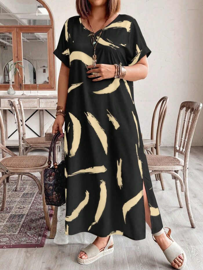 Vestido Plus Size Bruna Casual, estampa em blocos de cores, decote V, mangas morcego. Confortável e estiloso para diversas ocasiões.