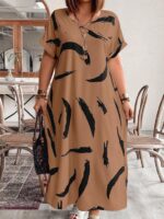 Vestido Plus Size Bruna Casual, estampa em blocos de cores, decote V, mangas morcego. Confortável e estiloso para diversas ocasiões.