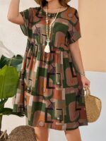 Vestido feminino Plus Size Estilo bata, gola redonda, cintura alta, tecido leve em viscose e poliamida. Confortável e moderno para ocasiões casuais.