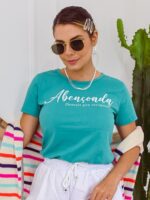 Blusa feminina T-shirt Flávia em algodão, cor lavanda, ajuste regular, confortável e casual para o uso diário.