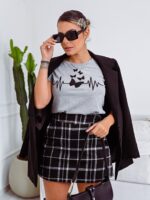 Blusa feminina T-shirt Flávia em algodão, cor lavanda, ajuste regular, confortável e casual para o uso diário.