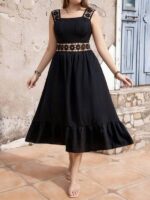 Vestido Plus Size Amélia com Cores sólidas, renda, alças grossas, babado esvoaçante. Elegante e confortável para momentos casuais e sofisticados.