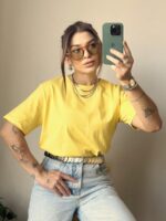 Blusa feminina T-shirt Lorrane, com manga curta e gola redonda. Feita de algodão, ideal para looks casuais e confortáveis no dia a dia.