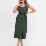 Vestido casual Stefany, suspensório com cintura alta e bainha alargada. Design minimalista sem estampa, ideal para ocasiões casuais e confortáveis.