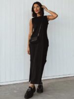 Vestido longo Patricia, sem mangas e com caimento justo. Feito de tecido flexível, proporciona elegância e conforto para ocasiões modernas.
