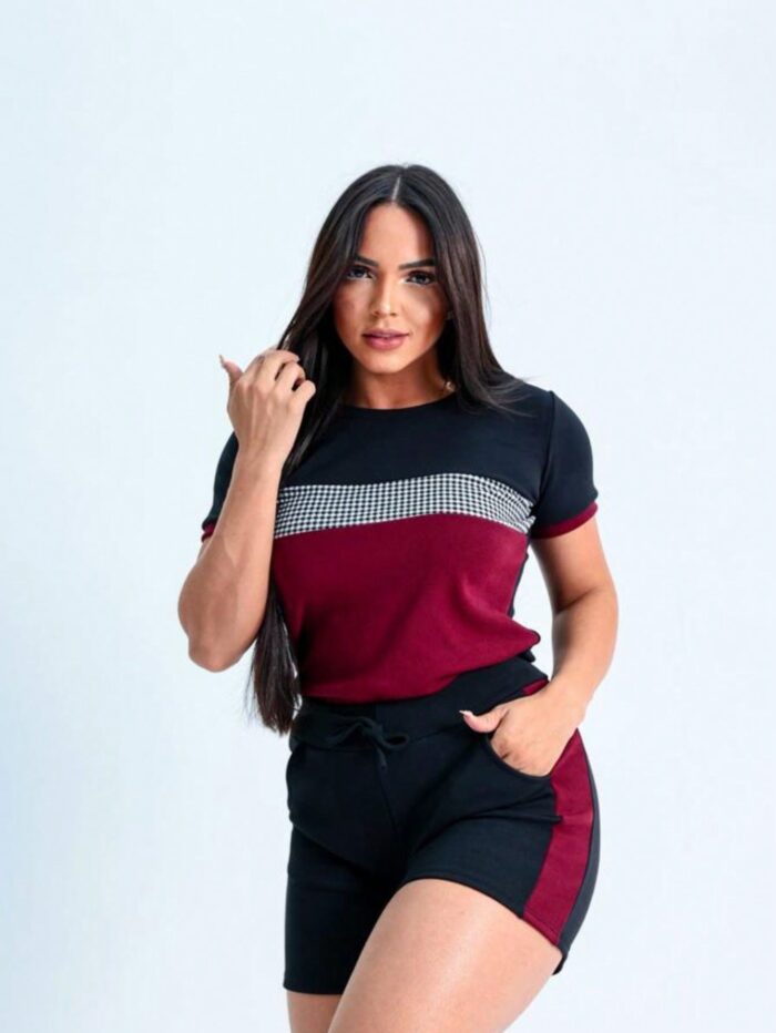 Conjunto Ester com blusa e short de esporte, feito de poliéster e elastano, com alta elasticidade e caimento regular. Leve, respirável, ideal para climas quentes.