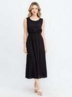 Vestido Stefany, sem mangas, com gola redonda e caimento leve. Modelo versátil em cor lisa, perfeito para looks casuais e confortáveis, com bainha alargada.