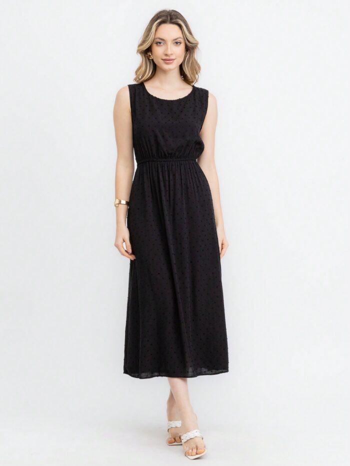 Vestido Stefany, sem mangas, com gola redonda e caimento leve. Modelo versátil em cor lisa, perfeito para looks casuais e confortáveis, com bainha alargada.