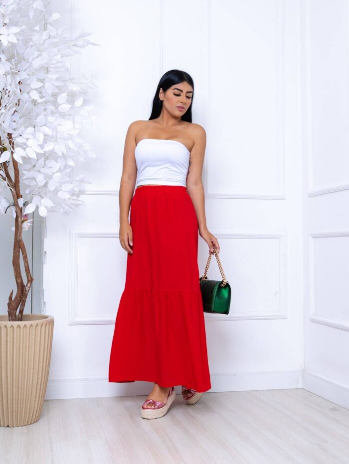 Saia longa Joana em viscolinho com cintura alta e babados, ideal para looks boho. Sem estampa, leve e fluida, perfeita para dias quentes e visuais elegantes.