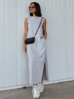 Vestido longo Patricia, sem mangas e com caimento justo. Feito de tecido flexível, proporciona elegância e conforto para ocasiões modernas.