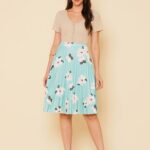 Saia midi evangélica plissada com estampa floral, cintura alta e tecido leve. Ideal para um visual casual e elegante em diferentes ocasiões.