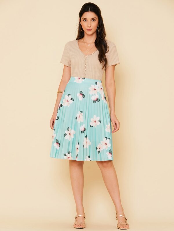 Saia midi evangélica plissada com estampa floral, cintura alta e tecido leve. Ideal para um visual casual e elegante em diferentes ocasiões.