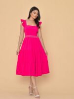 Vestido midi Alana com detalhes de renda na cintura, gola quadrada e tecido flexível. Perfeito para ocasiões que pedem elegância e conforto.