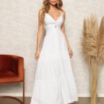 Vestido longo Liandra com alças finas, cintura alta e bainha esvoaçante. Peça boho elegante, sem estampa, perfeita para ocasiões casuais.