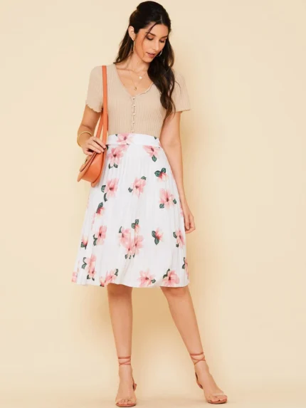 Saia midi evangélica plissada com estampa floral, cintura alta e tecido leve. Ideal para um visual casual e elegante em diferentes ocasiões.