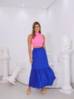 Saia longa Joana em viscolinho com cintura alta e babados, ideal para looks boho. Sem estampa, leve e fluida, perfeita para dias quentes e visuais elegantes.