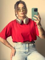 Blusa feminina T-shirt Lorrane, com manga curta e gola redonda. Feita de algodão, ideal para looks casuais e confortáveis no dia a dia.