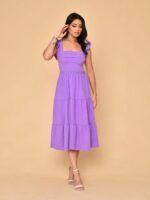Vestido midi Alana com detalhes de renda na cintura, gola quadrada e tecido flexível. Perfeito para ocasiões que pedem elegância e conforto.