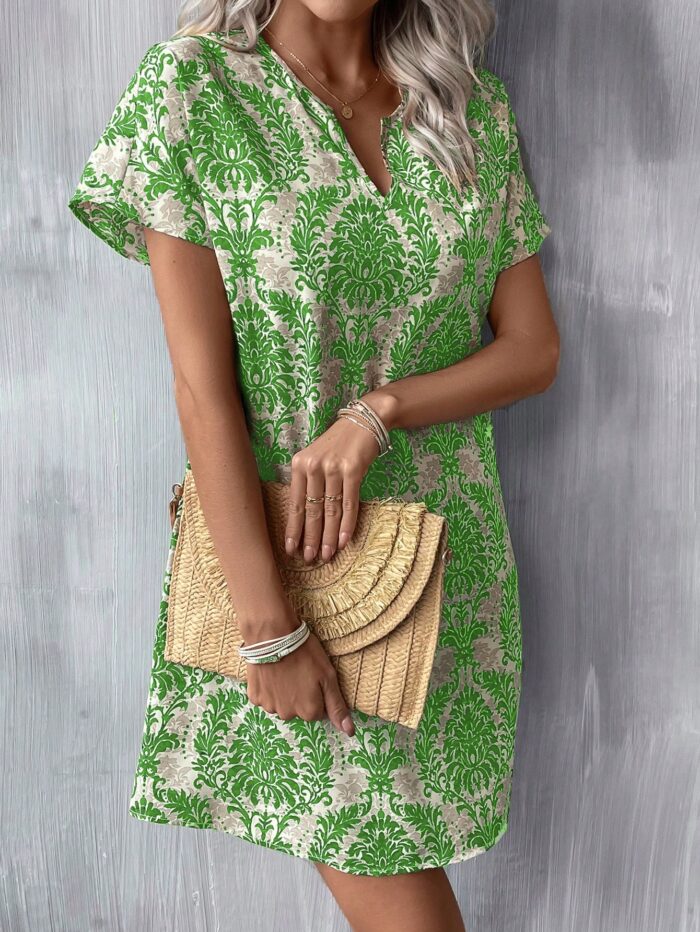 Vestido túnica Teresa com design tribal, decote V, mangas morcego e caimento regular. Perfeito para looks boho modernos e casuais. Feito de poliéster com elastano.
