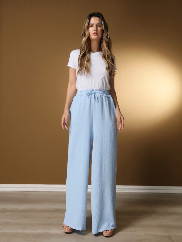 Calça pantalona Mariana em chiffon, com caimento solto e cintura natural. Ideal para um visual casual e leve, seu design minimalista é versátil e elegante.