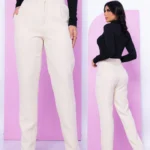 Calça Feminina de alfaiataria, cintura alta e perna reta, ideal para looks casuais e elegantes. Feita de poliéster e elastano, com baixa elasticidade.