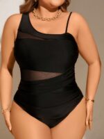 Maiô plus size Camila com mesh e design assimétrico, alças grossas e tecido enrugado. Visual elegante para praia ou piscina.