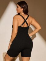 Maiô plus size Bianca com alças espaguete, detalhes em anel e textura enrugada. Perfeito para um visual boho, confortável e estiloso na praia ou piscina.