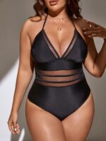 Maiô Plus Size Halter com malha de contraste, design frente-única e amarração nas costas. Ideal para um look sensual e confortável na praia.