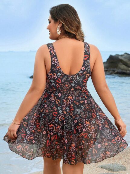 Maiô Plus Size com estampa floral vibrante, cintura alta e alças grossas. Ideal para dias de férias, combinando conforto e estilo boho.
