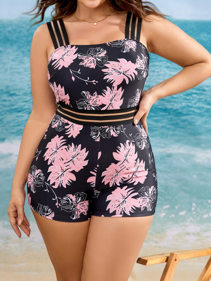 Maiô plus size com estampa floral multicolorida, alças grossas e malha de contraste, ideal para praia e piscina com conforto e estilo.