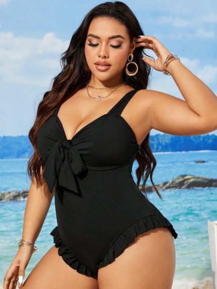 Maiô Plus Size sólido, feminino, com babados, nó e plissados. Decote profundo e cintura alta, perfeito para um visual elegante e casual.