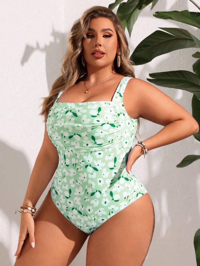 Maiô Plus Size boho com estampa tie dye e plantas. Sem mangas, confortável, com alças grossas e modelagem natural para um visual vibrante.