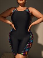 Maiô plus size Fernanda com estampa tropical e decote em U. Perfeito para um visual elegante e confortável nos dias de sol.