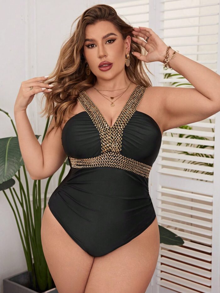 Maiô Plus Size verde com design pontilhado, costas nuas e decote profundo. Modelo estiloso e confortável, perfeito para festas e clima tropical.
