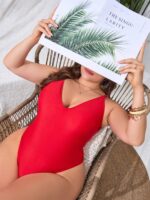 Maiô Plus Size Uma Peça para Ano Novo 2025, ideal para festas elegantes. Conforto e estilo para momentos inesquecíveis.