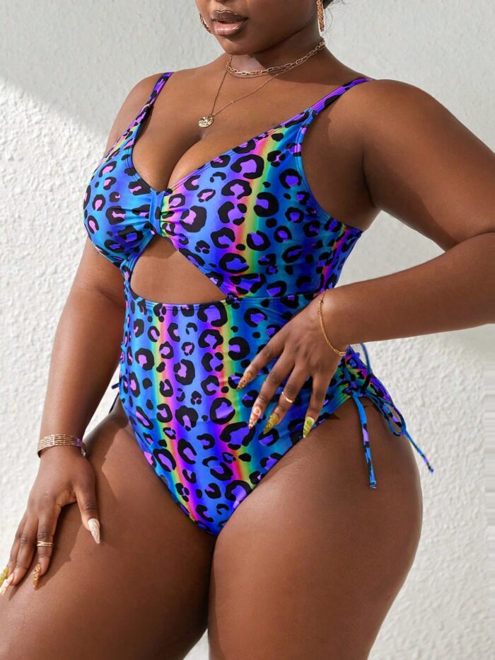 Maiô Plus Size decotado, estampa de onça e detalhe franzido. Ideal para momentos de lazer com estilo, conforto e sofisticação.