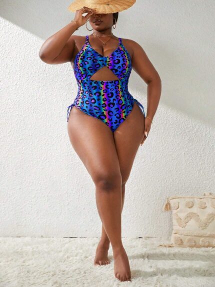 Maiô Plus Size decotado, estampa de onça e detalhe franzido. Ideal para momentos de lazer com estilo, conforto e sofisticação.